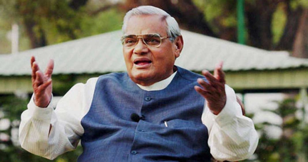 Doodh Mein Daraar Pad Gayi Doodh Mein Daraar Pad Gayi